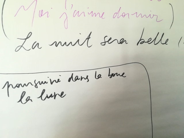 au mur