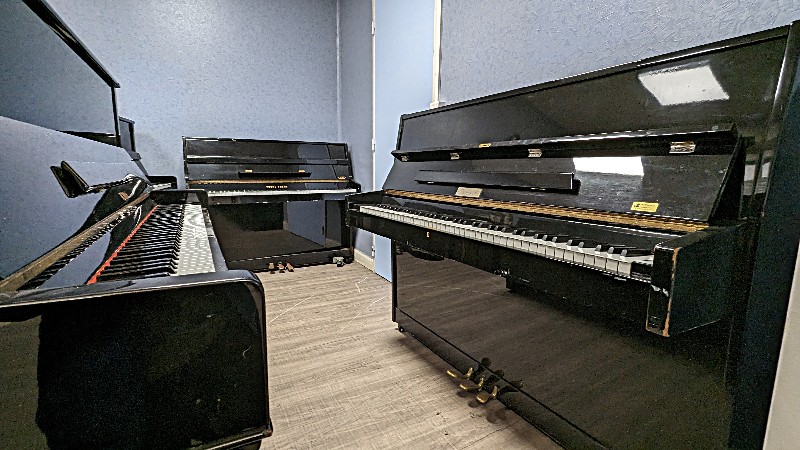 11pianos