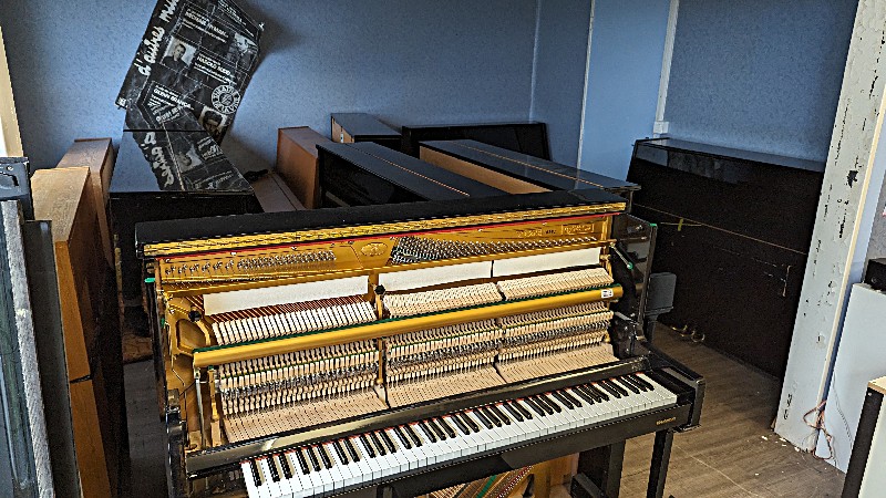 11pianos